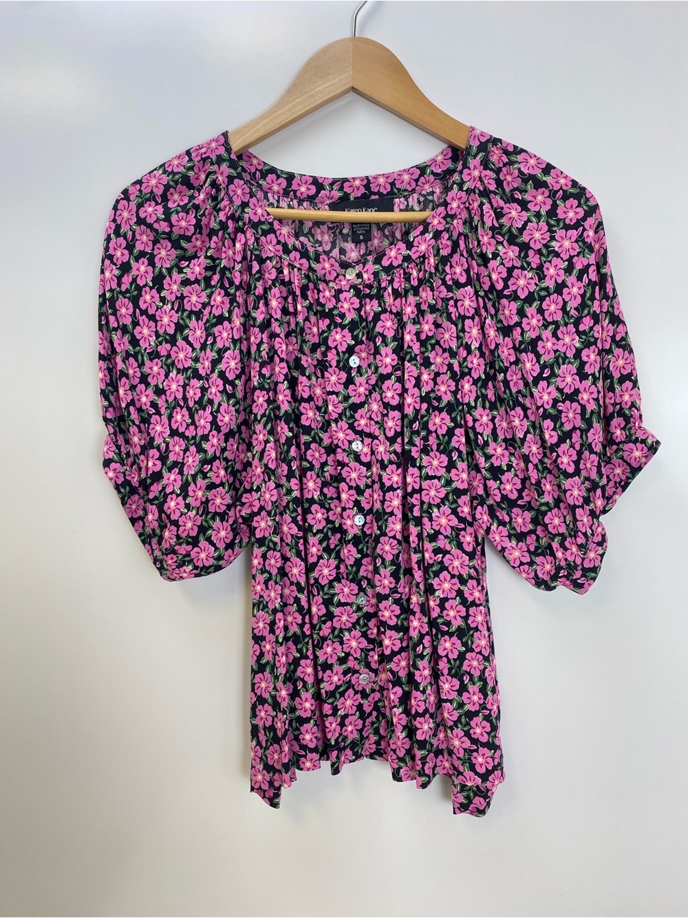 Karen Kane Pink Floral Puff-Sleeve Blouse on Black